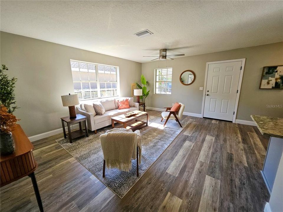 En Venta: $289,900 (2 camas, 2 baños, 1100 Pies cuadrados)