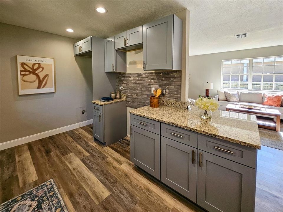 En Venta: $289,900 (2 camas, 2 baños, 1100 Pies cuadrados)