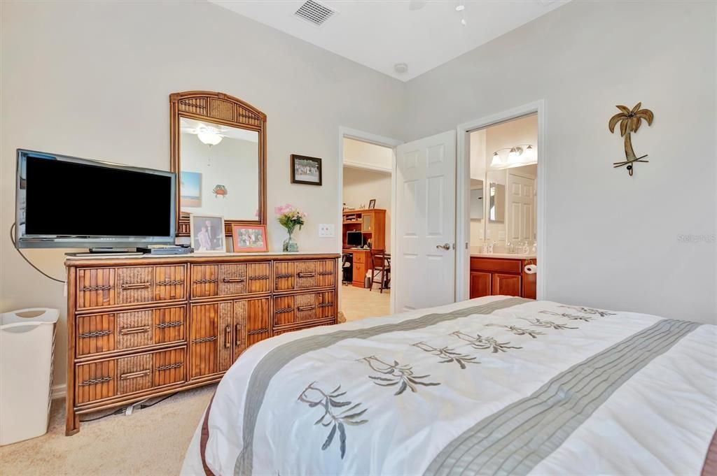 For Sale: $449,000 (2 beds, 2 baths, 1558 Square Feet)