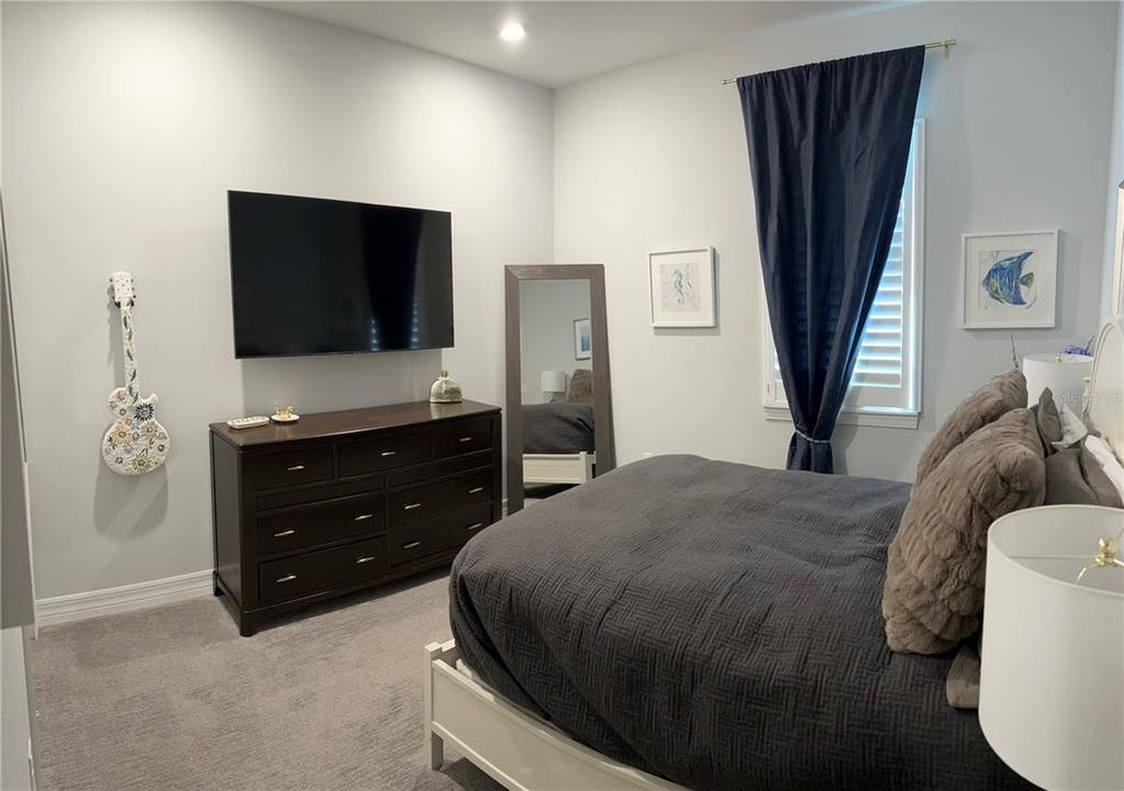 出租: $4,600 (4 贝兹, 3 浴室, 2210 平方英尺)