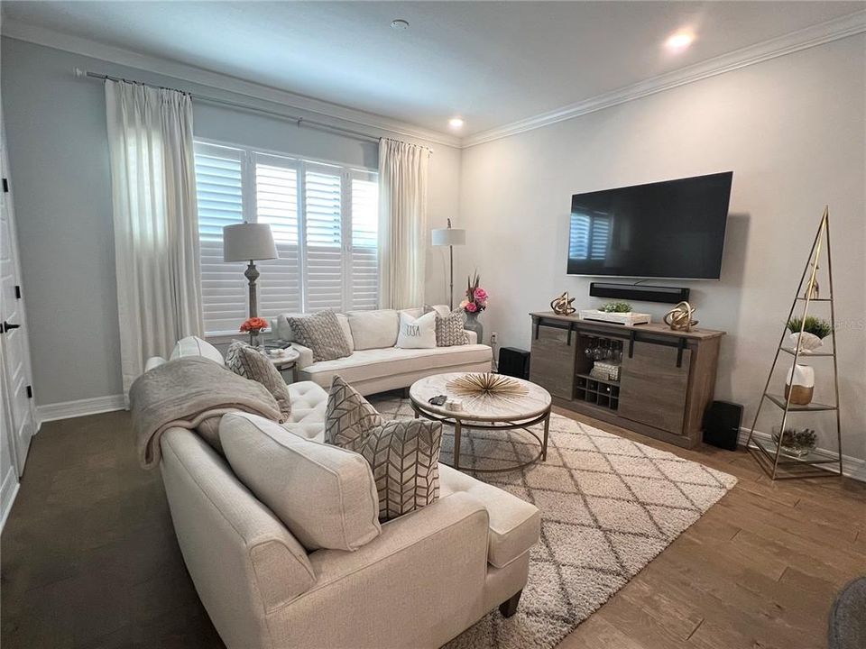 出租: $4,600 (4 贝兹, 3 浴室, 2210 平方英尺)