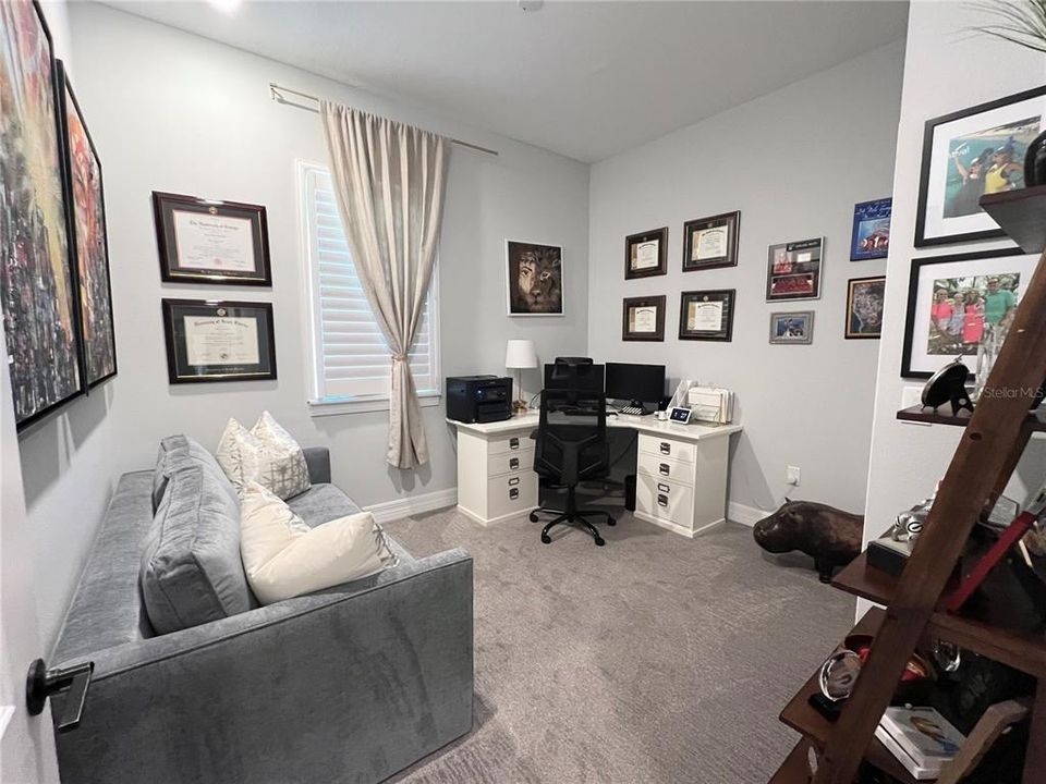 出租: $4,600 (4 贝兹, 3 浴室, 2210 平方英尺)