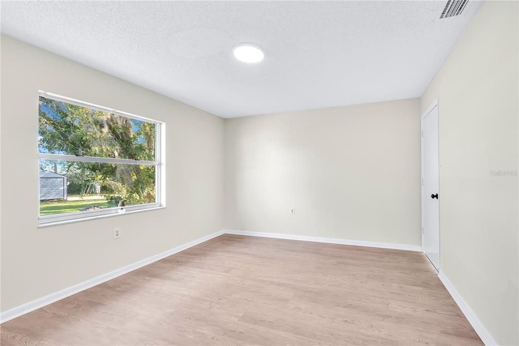 For Sale: $310,000 (3 beds, 2 baths, 1390 Square Feet)