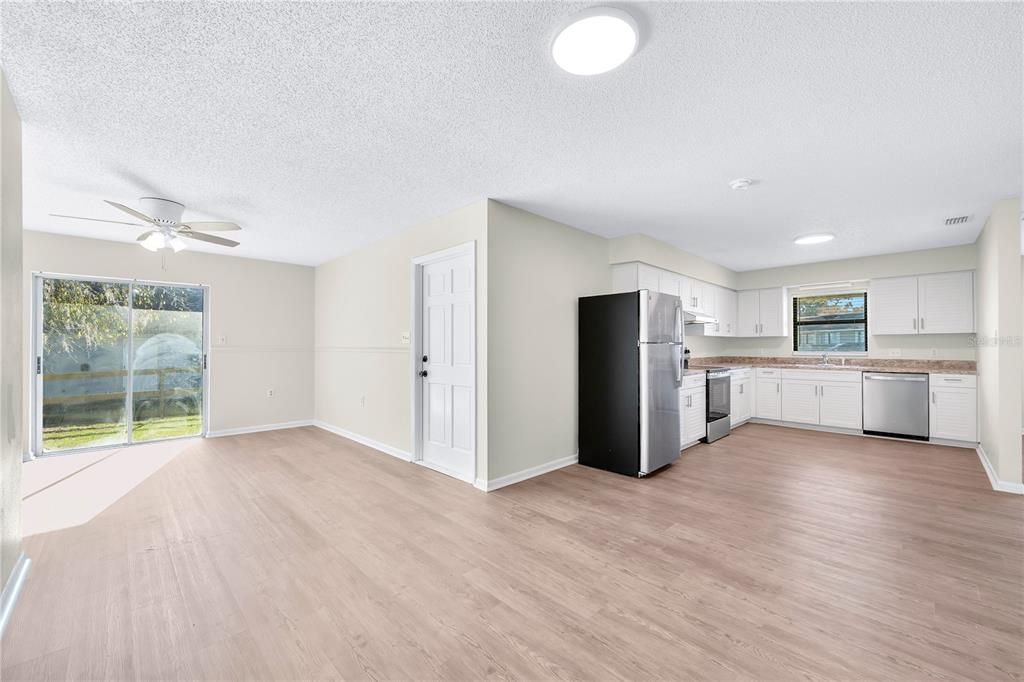 For Sale: $310,000 (3 beds, 2 baths, 1390 Square Feet)