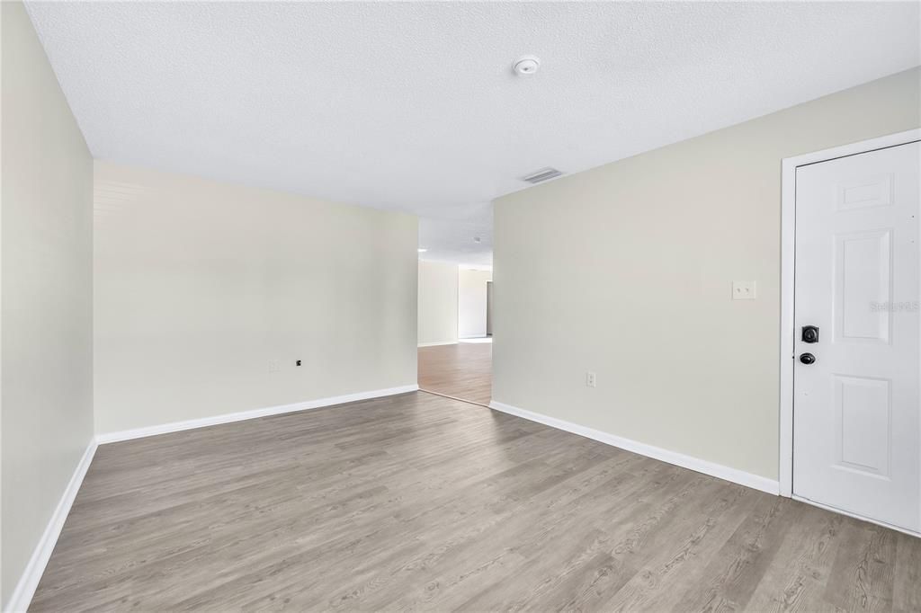 For Sale: $310,000 (3 beds, 2 baths, 1390 Square Feet)