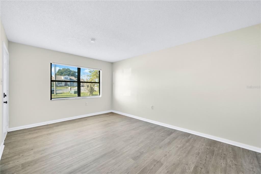 For Sale: $310,000 (3 beds, 2 baths, 1390 Square Feet)