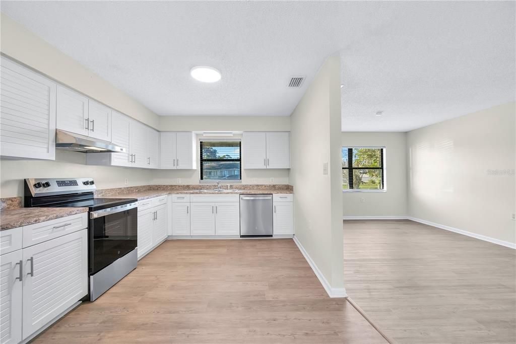 For Sale: $310,000 (3 beds, 2 baths, 1390 Square Feet)