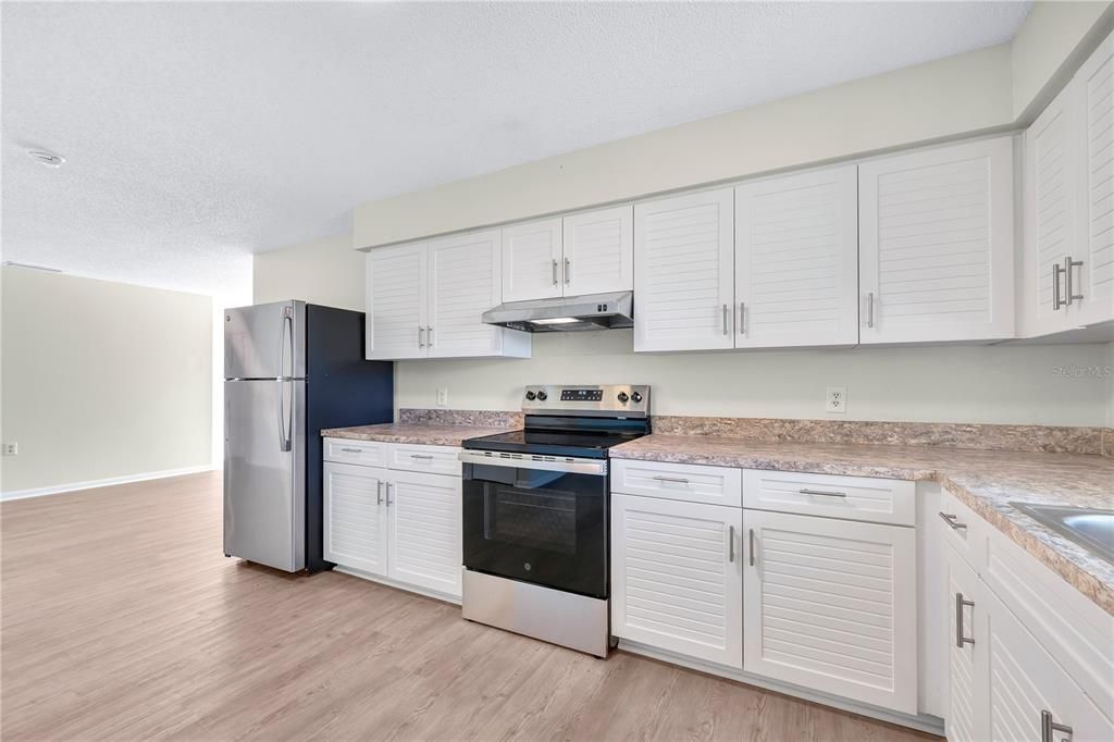 For Sale: $310,000 (3 beds, 2 baths, 1390 Square Feet)