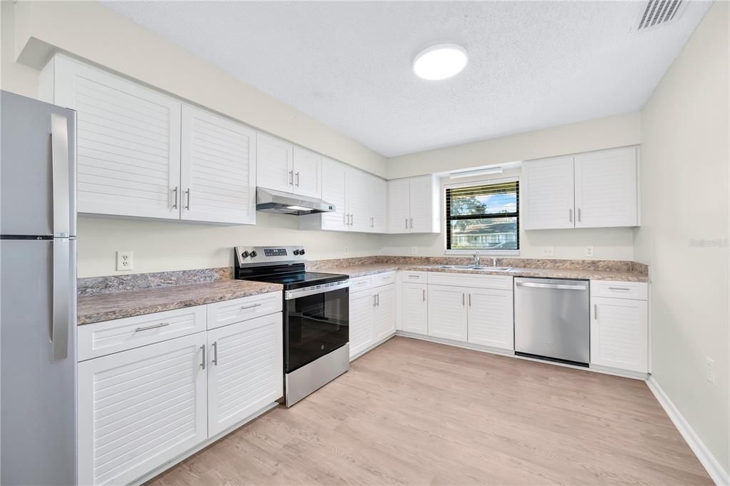 For Sale: $310,000 (3 beds, 2 baths, 1390 Square Feet)