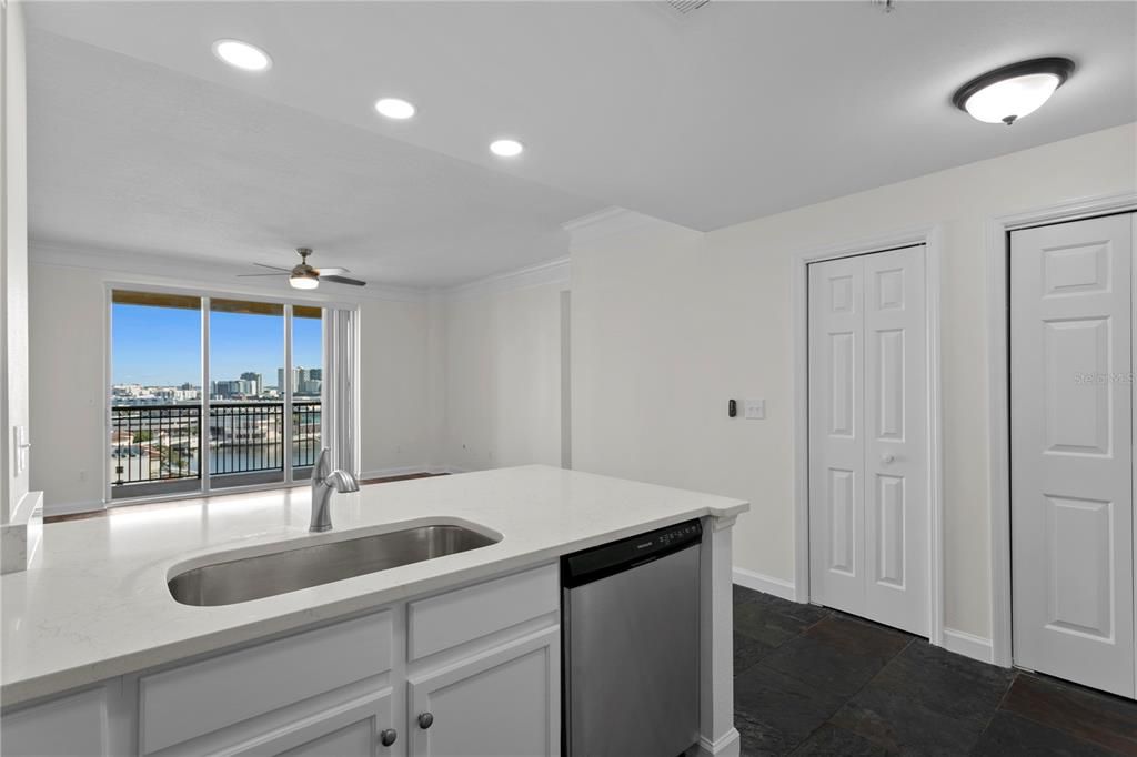 出租: $2,900 (1 贝兹, 1 浴室, 853 平方英尺)