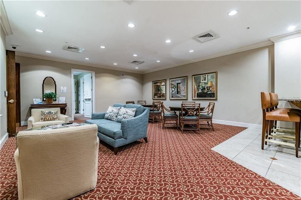 出租: $2,900 (1 贝兹, 1 浴室, 853 平方英尺)