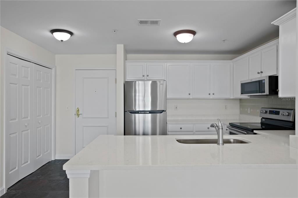 出租: $2,900 (1 贝兹, 1 浴室, 853 平方英尺)