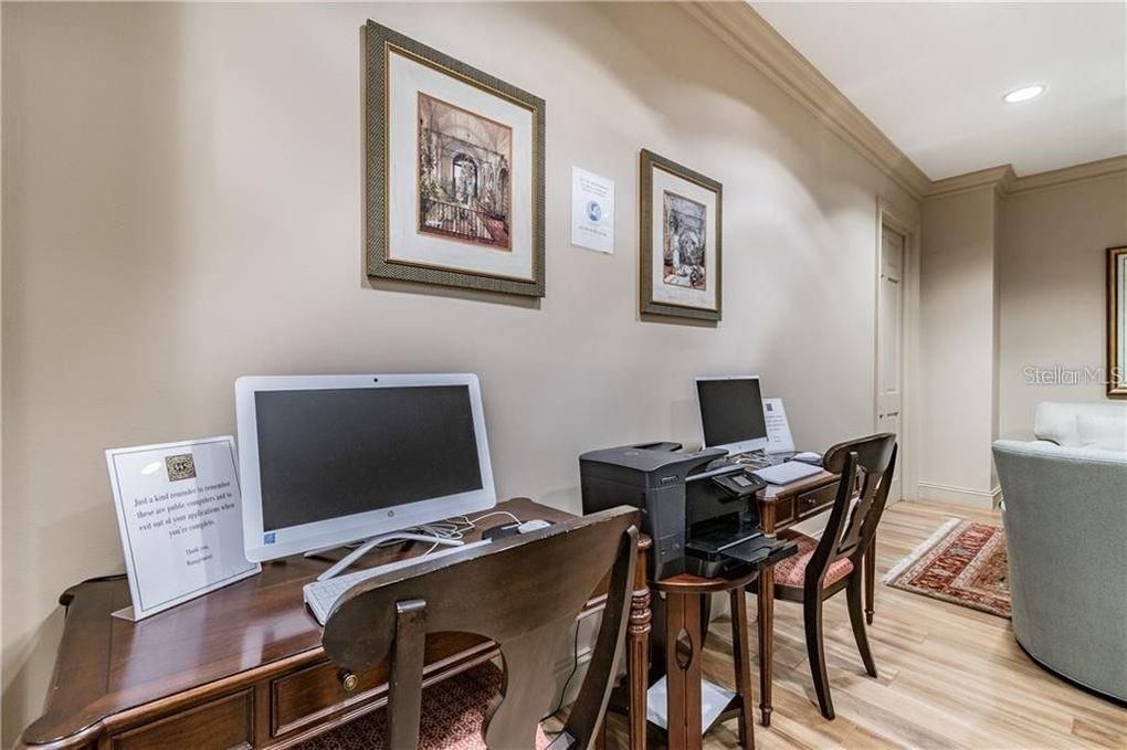 出租: $2,900 (1 贝兹, 1 浴室, 853 平方英尺)