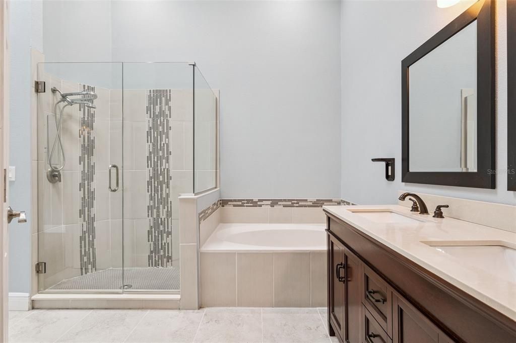 На продажу: $465,000 (4 спален, 2 ванн, 1914 Квадратных фут)