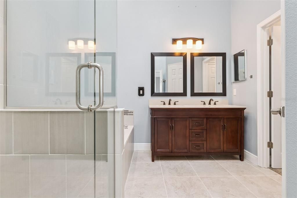 На продажу: $465,000 (4 спален, 2 ванн, 1914 Квадратных фут)