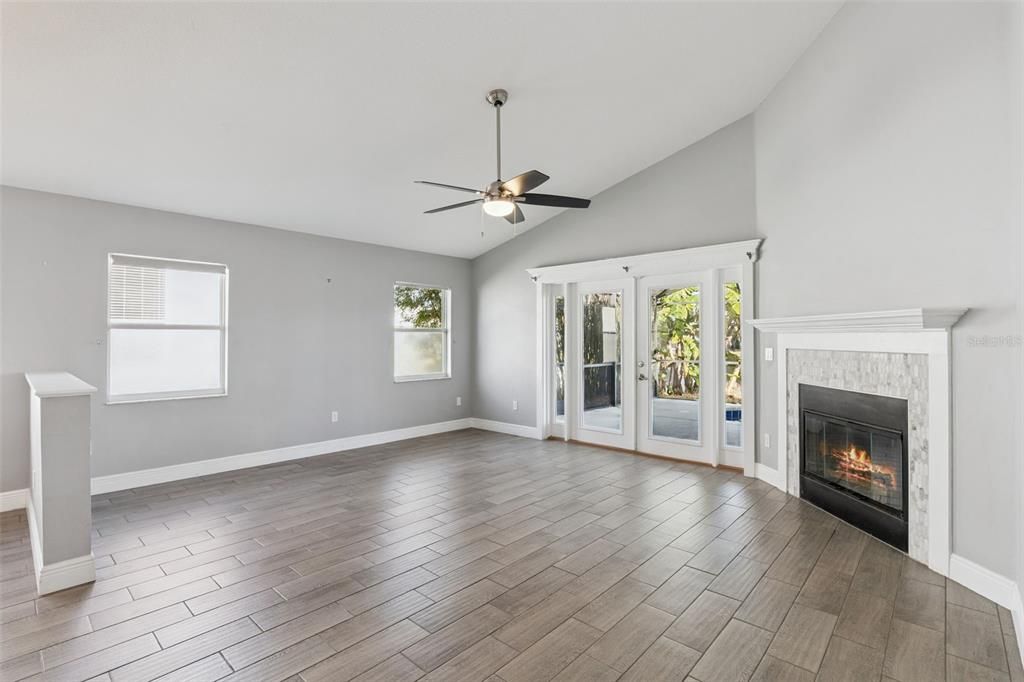 На продажу: $465,000 (4 спален, 2 ванн, 1914 Квадратных фут)