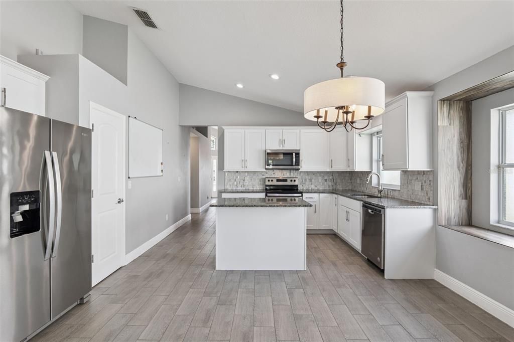 На продажу: $465,000 (4 спален, 2 ванн, 1914 Квадратных фут)