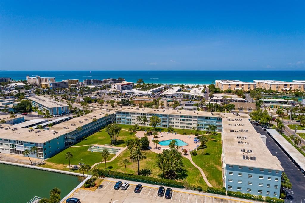 待售: $349,900 (2 贝兹, 2 浴室, 1040 平方英尺)