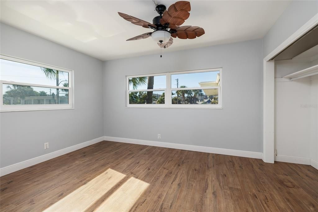 待售: $349,900 (2 贝兹, 2 浴室, 1040 平方英尺)