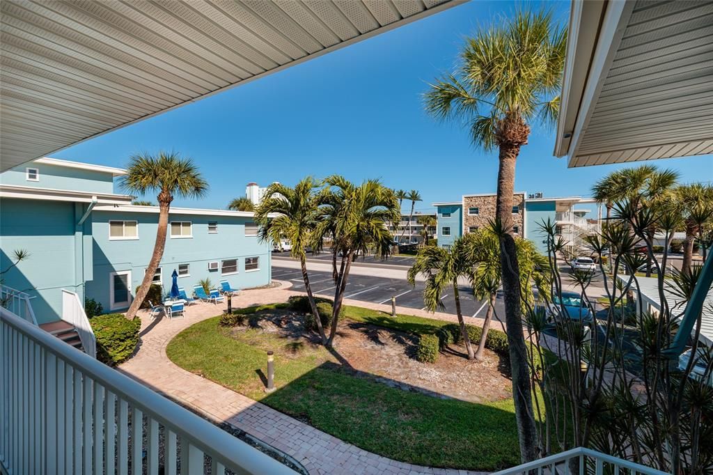 待售: $349,900 (2 贝兹, 2 浴室, 1040 平方英尺)