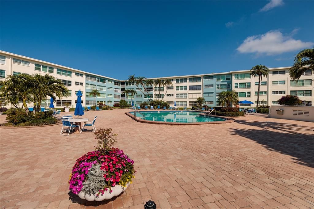 待售: $349,900 (2 贝兹, 2 浴室, 1040 平方英尺)