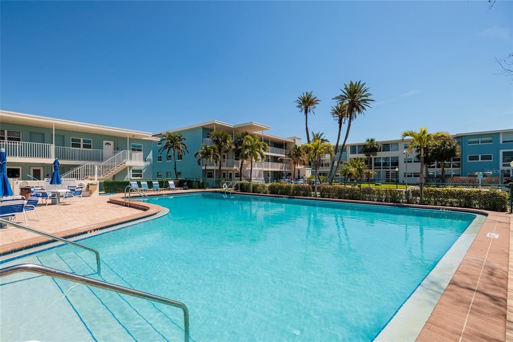 待售: $349,900 (2 贝兹, 2 浴室, 1040 平方英尺)