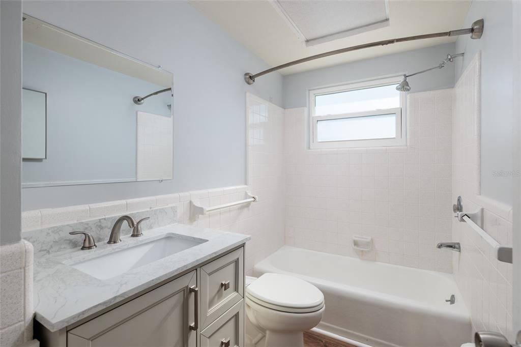 待售: $349,900 (2 贝兹, 2 浴室, 1040 平方英尺)