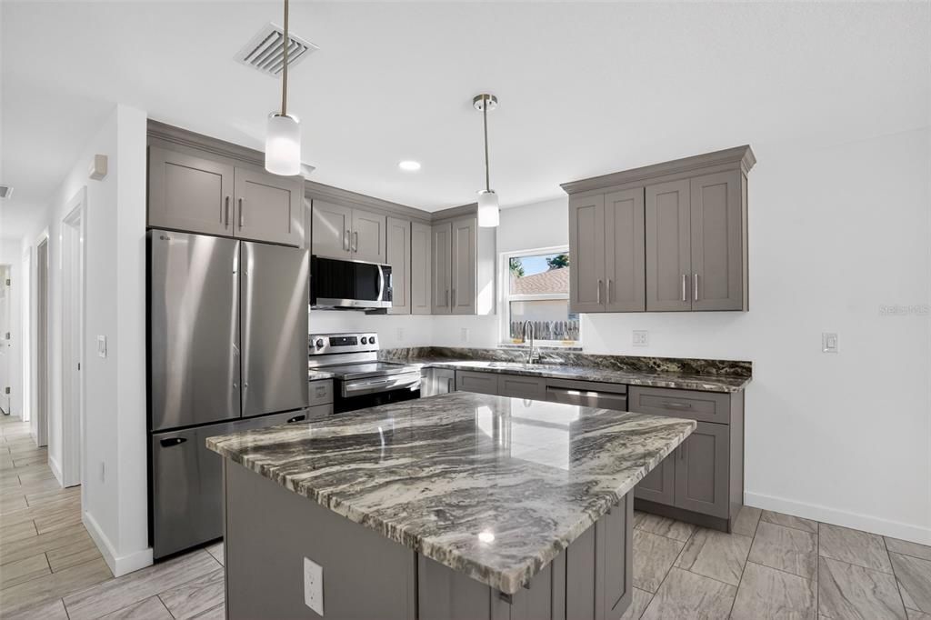 待售: $350,000 (3 贝兹, 2 浴室, 1335 平方英尺)