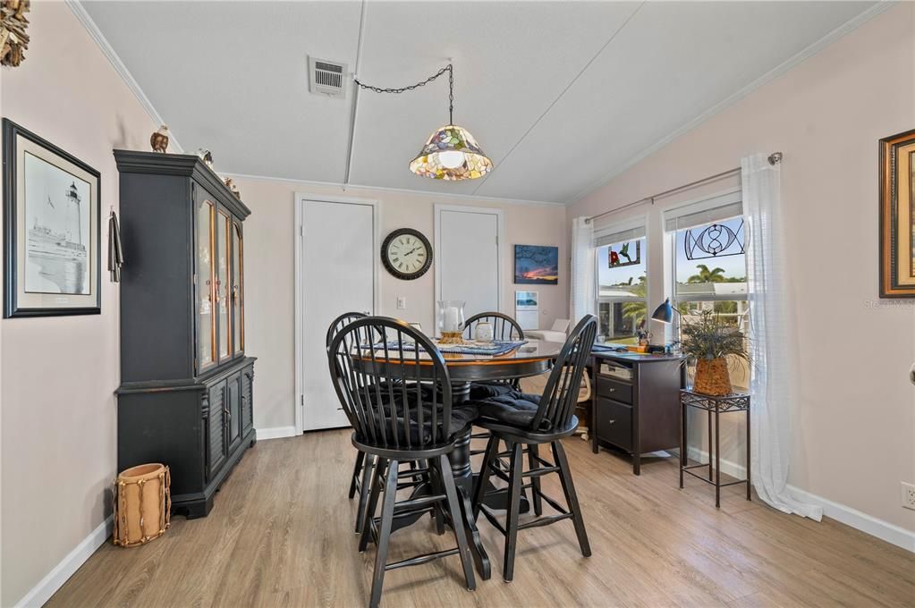 待售: $189,000 (2 贝兹, 2 浴室, 1188 平方英尺)