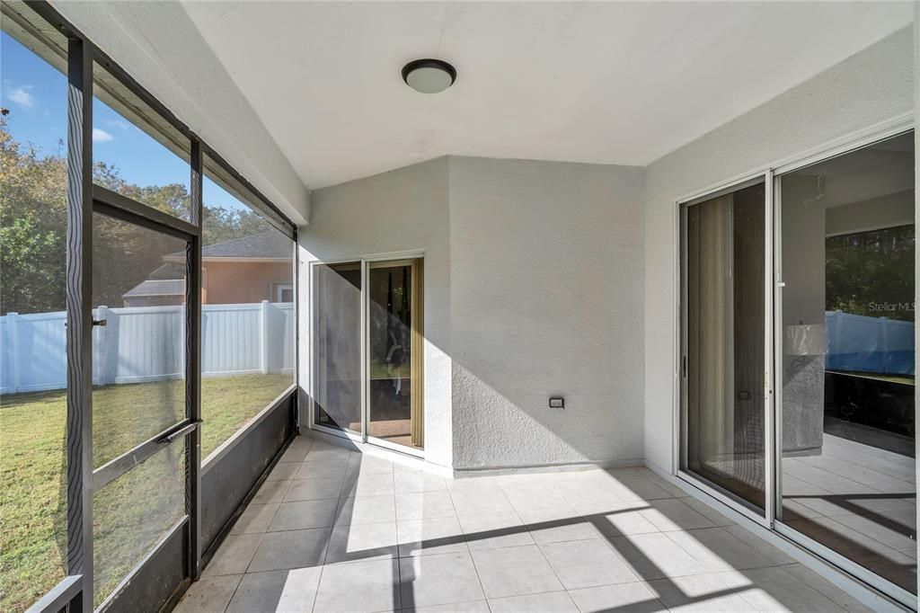 En Venta: $359,999 (3 camas, 2 baños, 1949 Pies cuadrados)