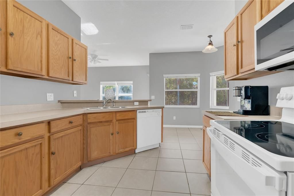 En Venta: $359,999 (3 camas, 2 baños, 1949 Pies cuadrados)