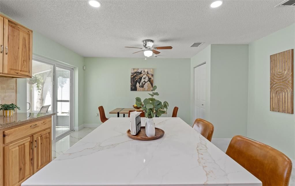 В аренду: $2,100 (2 спален, 1 ванн, 926 Квадратных фут)