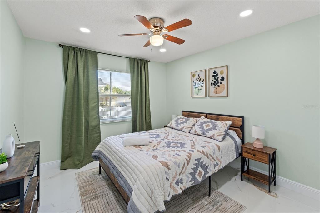 В аренду: $2,100 (2 спален, 1 ванн, 926 Квадратных фут)