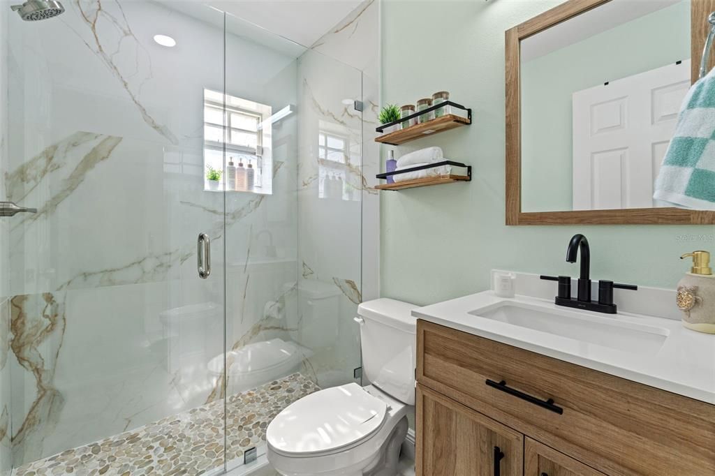 В аренду: $2,100 (2 спален, 1 ванн, 926 Квадратных фут)