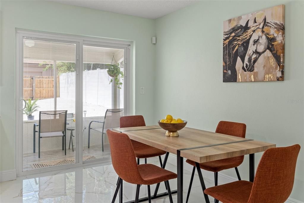 В аренду: $2,100 (2 спален, 1 ванн, 926 Квадратных фут)