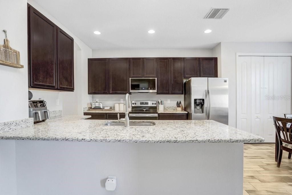 На продажу: $365,000 (3 спален, 2 ванн, 1638 Квадратных фут)