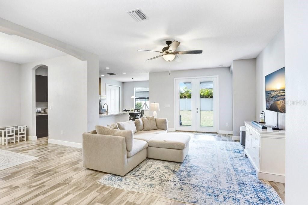 На продажу: $365,000 (3 спален, 2 ванн, 1638 Квадратных фут)