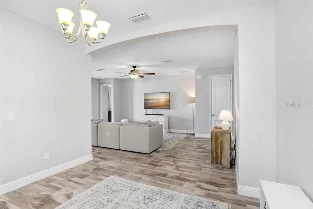 На продажу: $365,000 (3 спален, 2 ванн, 1638 Квадратных фут)