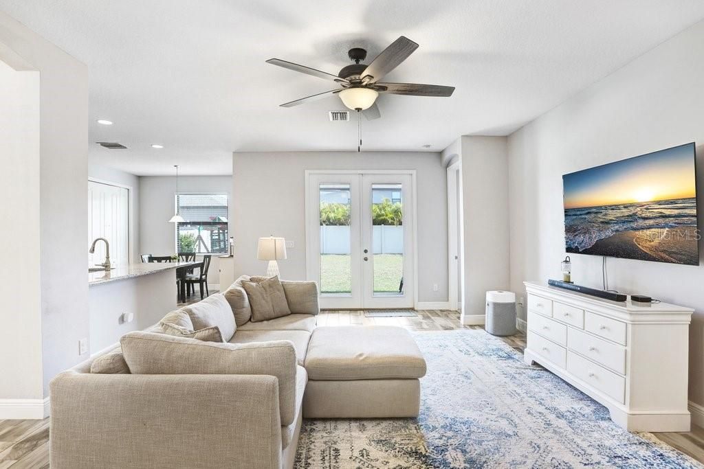 На продажу: $365,000 (3 спален, 2 ванн, 1638 Квадратных фут)