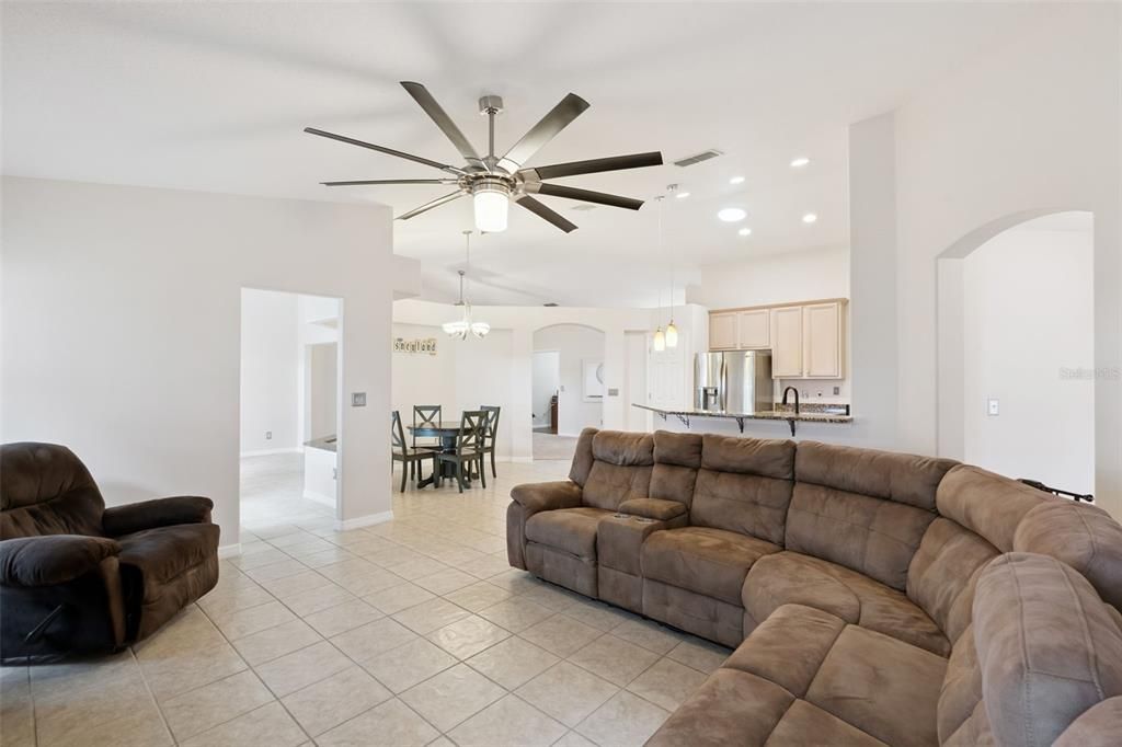 待售: $459,000 (3 贝兹, 2 浴室, 2428 平方英尺)