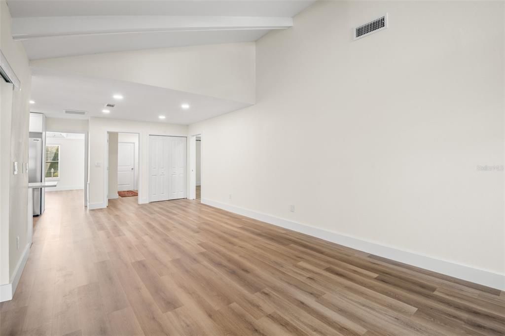 В аренду: $3,700 (4 спален, 2 ванн, 2051 Квадратных фут)