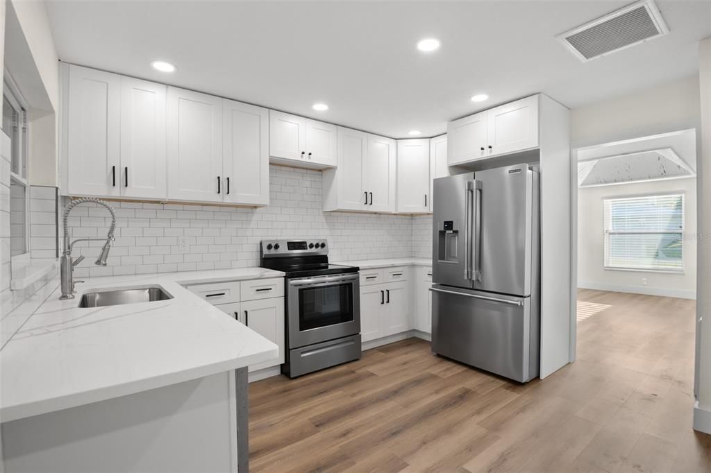 В аренду: $3,700 (4 спален, 2 ванн, 2051 Квадратных фут)