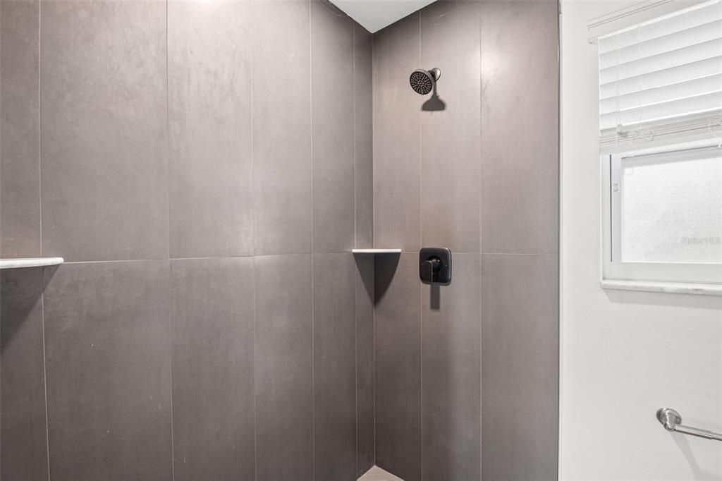 В аренду: $3,700 (4 спален, 2 ванн, 2051 Квадратных фут)