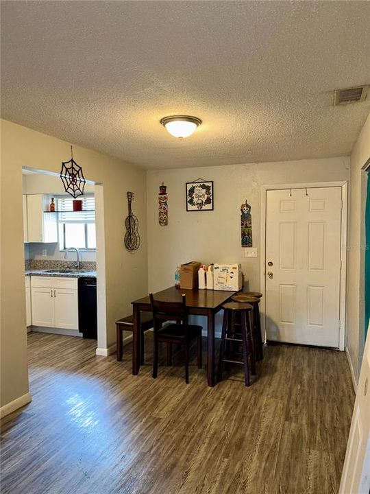 En Renta: $2,490 (3 camas, 2 baños, 1111 Pies cuadrados)