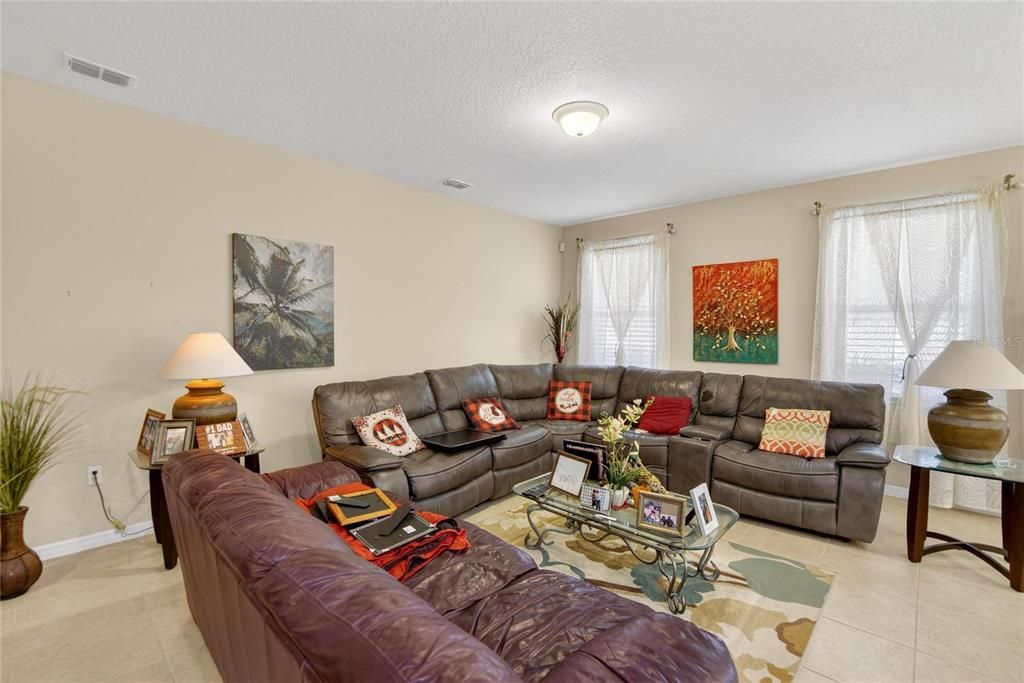 En Venta: $305,000 (3 camas, 2 baños, 1634 Pies cuadrados)