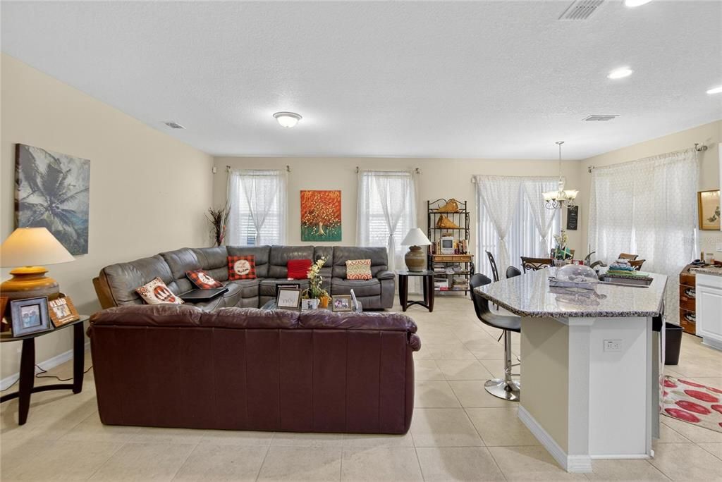 En Venta: $305,000 (3 camas, 2 baños, 1634 Pies cuadrados)