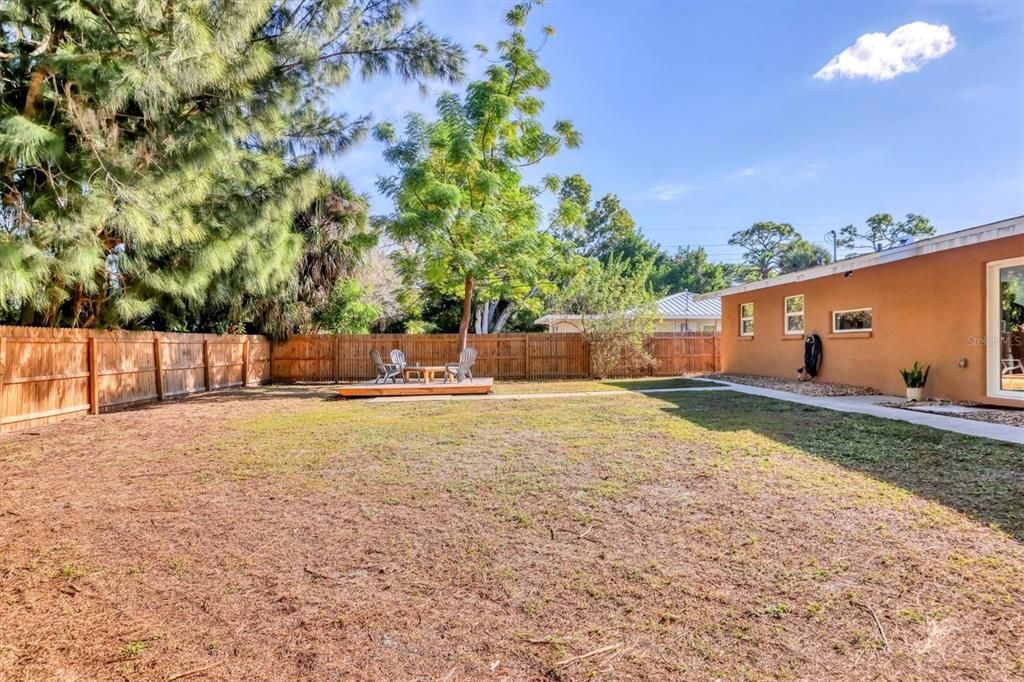 For Sale: $425,000 (3 beds, 2 baths, 1170 Square Feet)