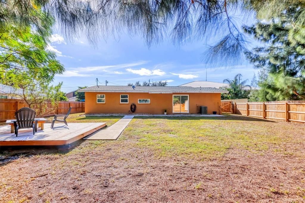 For Sale: $425,000 (3 beds, 2 baths, 1170 Square Feet)