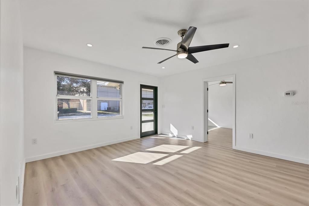 For Sale: $425,000 (3 beds, 2 baths, 1170 Square Feet)