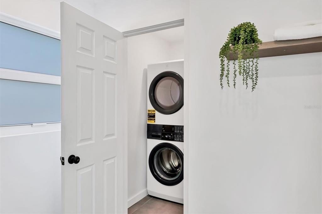 For Sale: $425,000 (3 beds, 2 baths, 1170 Square Feet)